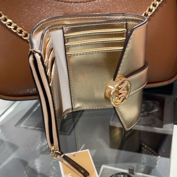 MICHAEL KORS CARMEN MEDIUM LOGO AND FAUX LEATHER WALLET
PALE GOLD 
NWT - Picture 12 of 16